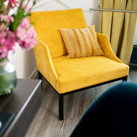 Szálloda Luxstay - Self-check-in 3*
